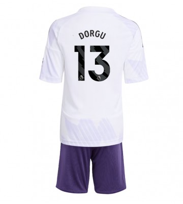 Manchester United Patrick Dorgu #13 Udebanetrøje Børn 2025-26 Kortærmet (+ Korte bukser)